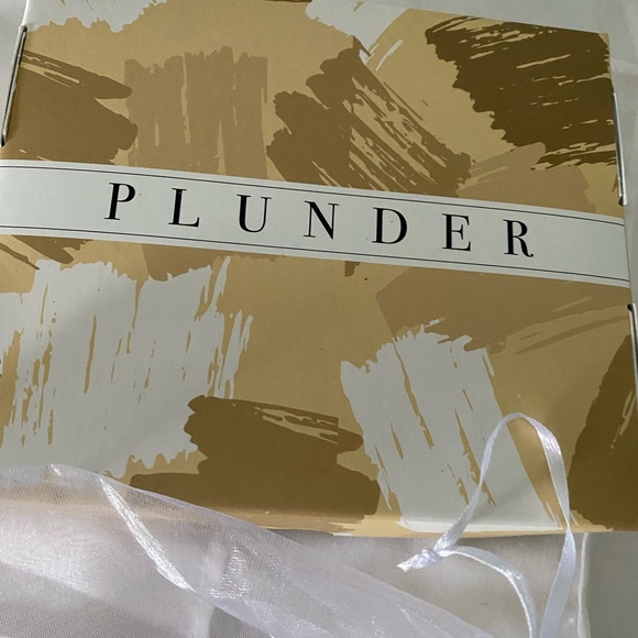 NWT plunder bracelet. - Picture 2 of 2